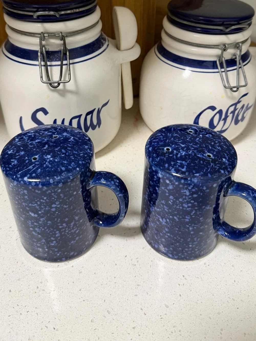 vintage Otagiri Japan salt and pepper shakers blue speckled glaze Cottagecore - Picture 1 of 4